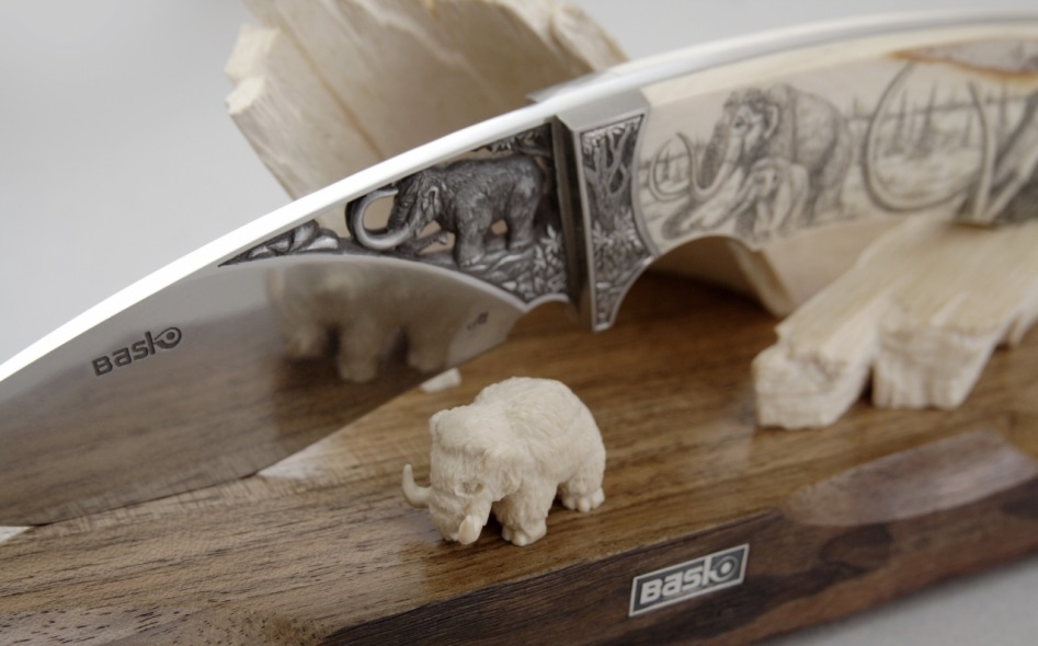 Нож "Баско-4" (Мамонт на подставке, скрим)